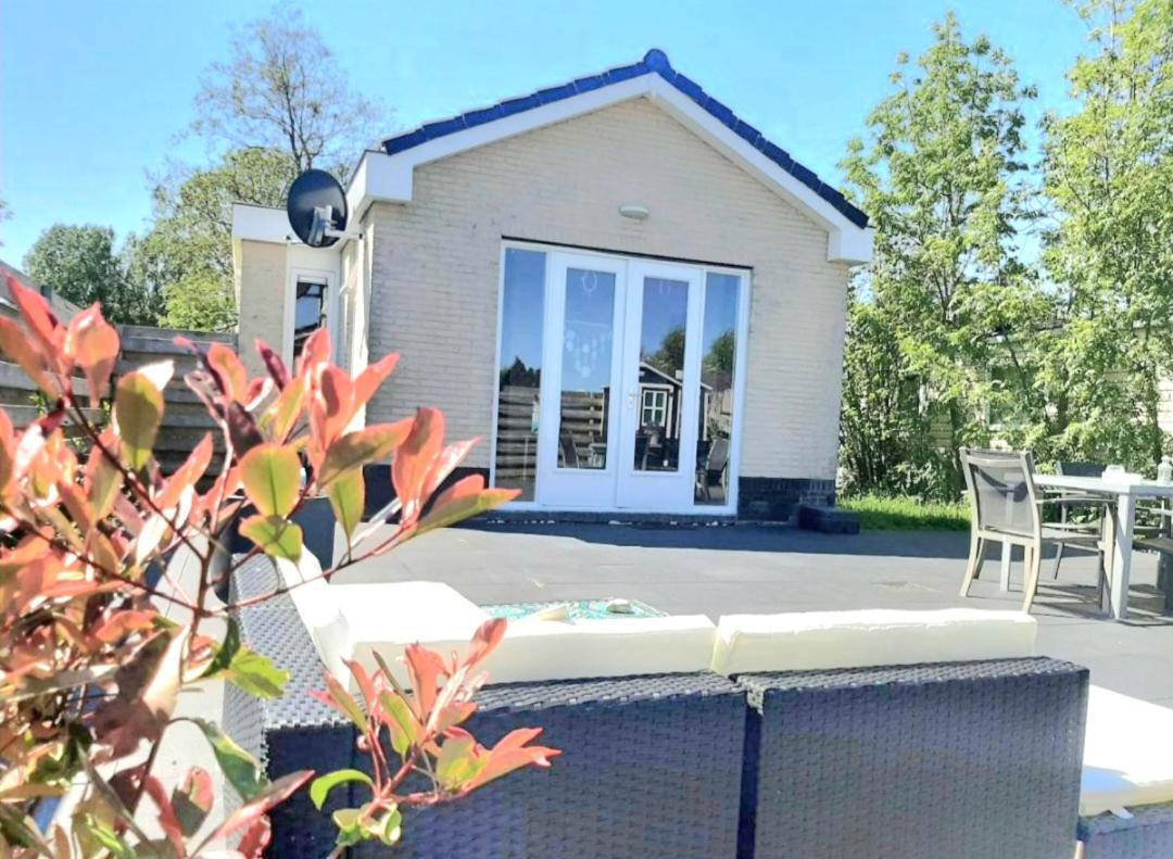 Huisje Britt Met Grote Tuin En Veel Privacy Dirkshorn Екстер'єр фото